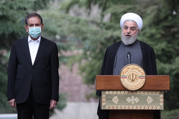 روحاني يعلن عن إلزام الإيرانيين بالكمامة في الأماكن المغلقة ابتداء من الغد 