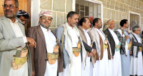 عضو السياسي الأعلى الحوثي يتفقد أنشطة الدورات الصيفية في مديرية بني بحر بصعدة
