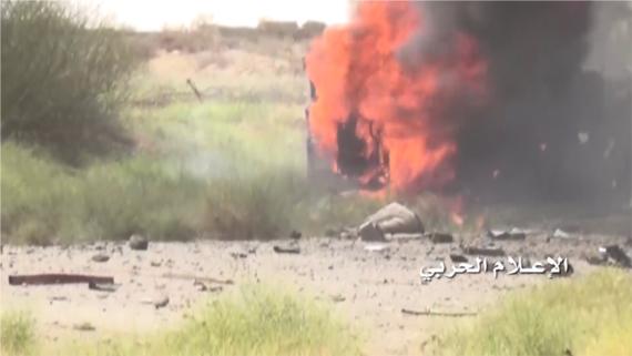 الاعلام الحربي يوزع مشاهد نوعية للكمين النوعي للجيش واللجان الشعبية الذي استهدف آلية تقل ضابطين سعوديين بمنطقة الحتيرة في جيزان