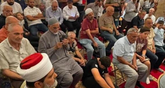 مئات الفلسطينيين يحيون ذكرى المولد النبوي في المسجد الأقصى وسط تضييقات العدو