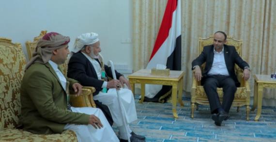 الرئيس المشاط يلتقي الشيخين صالح وعلي القفري