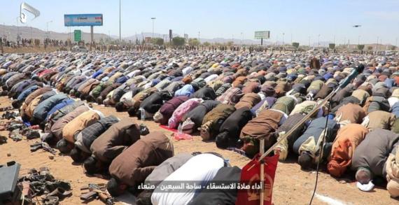 جموع المواطنين يؤدون صلاة الاستسقاء في أمانة العاصمة والمحافظات