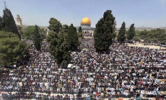 نحو 160 ألف مُصلٍ بالجُمعة الأخيرة من رمضان في المسجد الأقصى 