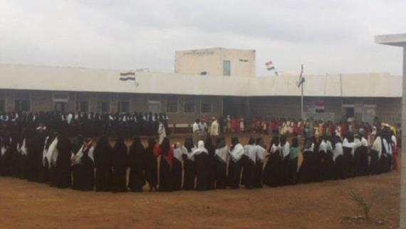 تحت شعار الشهيد يوحد الوطن طلاب مدرسة النجاح بالهارونية مديرية المنيرة ينفذون وقفة احتجاجية ويفتتحون معرض فني