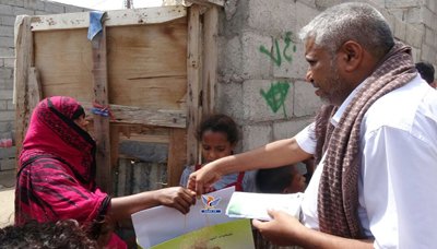 وكيلا محافظة الحديدة يتفقدان أحوال أسر الشهداء بمدينة الحديدة