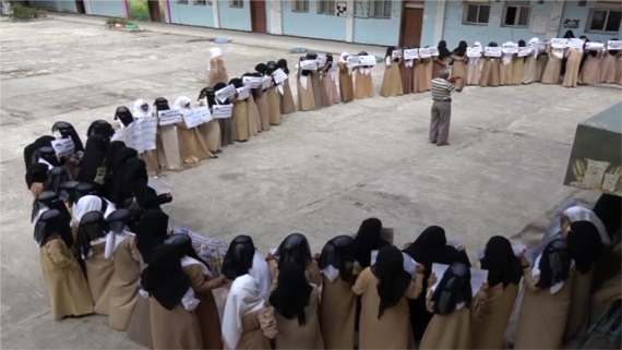 وقفة احتجاجية لمعلمات وطالبات مدرسة 26 سبتمبر في الحديدة