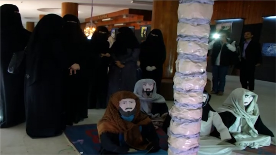 .وزير الإعلام يفتتح معرض (على خطى الزهراء) ويشيد بدور الهيئة النسائية