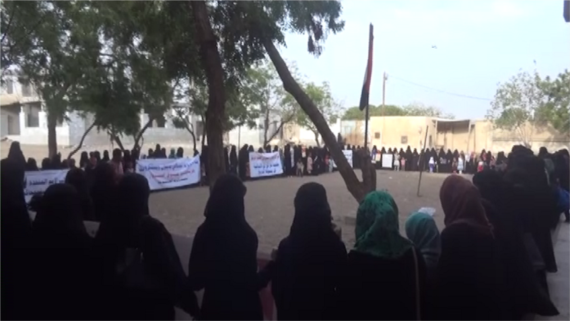 وقفتان لحرائر الحديدة تنديدا بجريمة طلاب ضحيان
