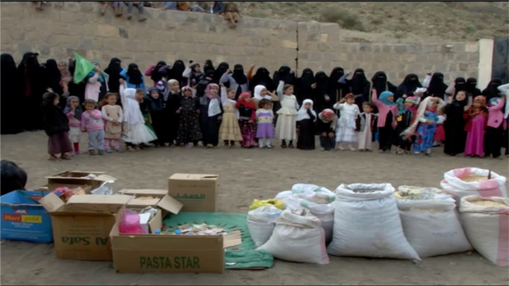 صنعا : قافلة غذائية من نساء مديرية الحيمة الخارجية دعما للجيش واللجان
