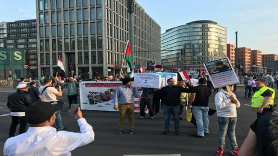 وقفة احتجاجية في برلين تضامنا مع الشعب اليمني ضد جرائم العدوان