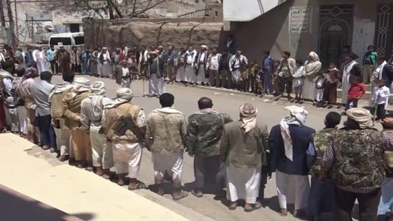 وقفة لأهالي حارتي الروضة وبستان حسن برداع في البيضاء