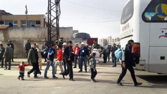 خروج أكبر موكب مسلحين ومدنيين يتم إجلاؤهم حتى الآن من الغوطة الشرقية