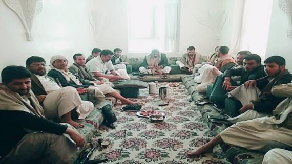 رئيس اللجنة الثورية يزور أسرة الشهيد حسن يحي هاشم بمعية ممثلين من مؤسسة الشهداء