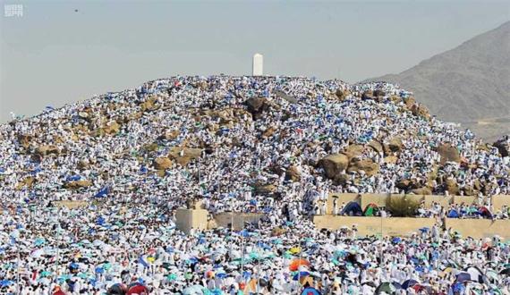 حجاج بيت الله الحرام يبدأون اليوم مناسكهم بالركن الاعظم والوقوف على صعيد عرفة