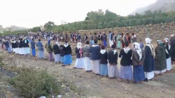 وقفة احتجاجية لأبناء مديريتي كحلان الشرف والمفتاح بحجة