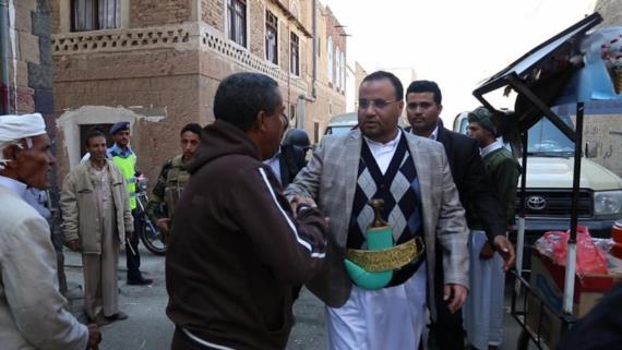 الرئيس الصماد يوجه بوضع معالجات عاجلة للمتضررين في حي الصعدي بالعاصمة عقب استهدافه من طيران العدوان
