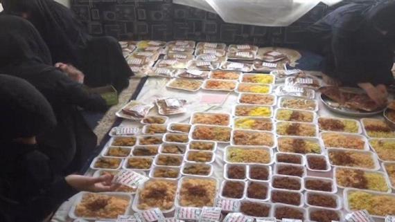 القطاع النسائي لأنصار الله بتعز يوزع وجبات لأسر الشهداء والفقراء والمحتاجين
