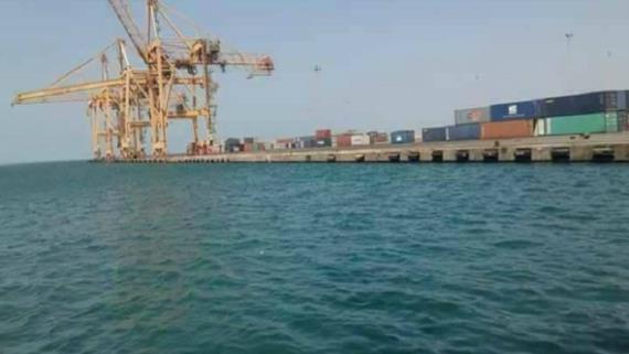 وزارة النقل تنفي دخول أي سفن إلى ميناء الحديدة
