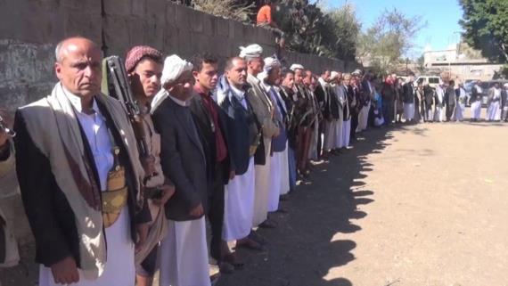 وقفة شعبية في العدين بإب تأكيداً على مواصلة الصمود في وجه العدوان