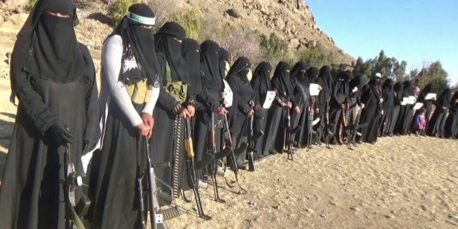 صنعاء | وقفة نسوية مسلحة بالحيمة الداخلية تنديدا بجرائم العدوان