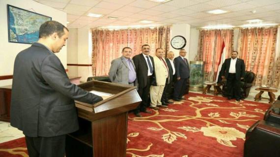 محافظون ونواب يؤدون اليمين الدستورية بصنعاء