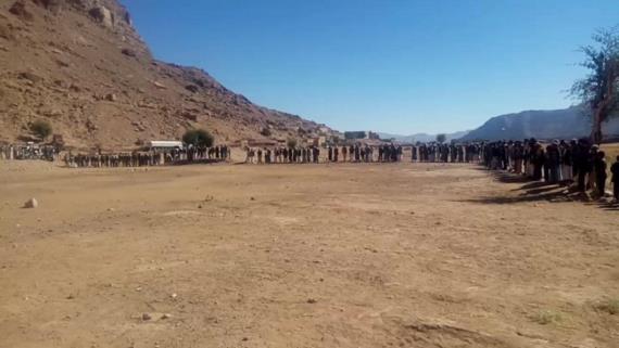 وقفة قبلية لأبناء مديرية ذيبين بعمران تنديداً بجرائم العدوان