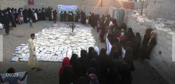 الحديدة : الهيئة النسائية تنفذ وقفة احتجاجية وتقدم قافلة ملابس للمرابطين