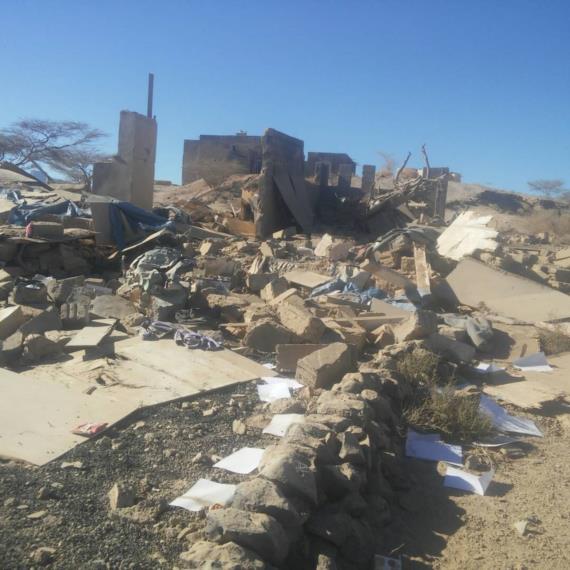 العدوان يكثف من غاراته على منازل المواطنين في صرواح بمأرب (صور)