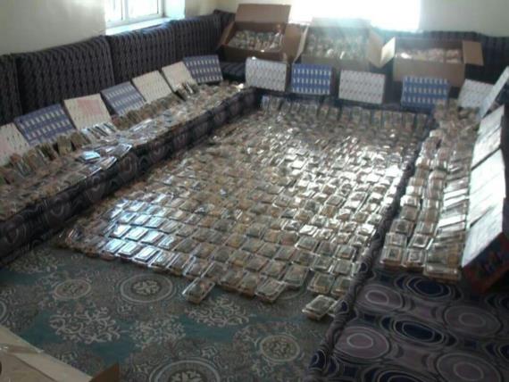 أسرة الشهيد حسن لطف الخولاني تسير قافلة غذائية للجيش واللجان الشعبية