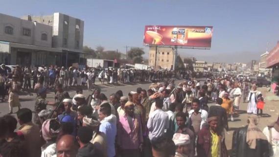 وقفة قبلية مسلحة لأبناء مديريات الصلو وخدير وسامع بتعز دعما لحملة التجنيد
