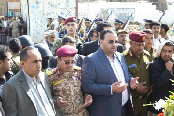 الرئيس الصماد يضع إكليل من الزهور بروضة الشهداء بالجراف في أمانة العاصمة (صور)