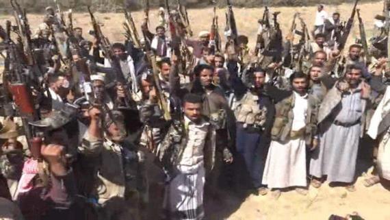 وقفة قبلية مسلحة لأبناء مديرية ماوية بتعز تنديدا بالعدوان