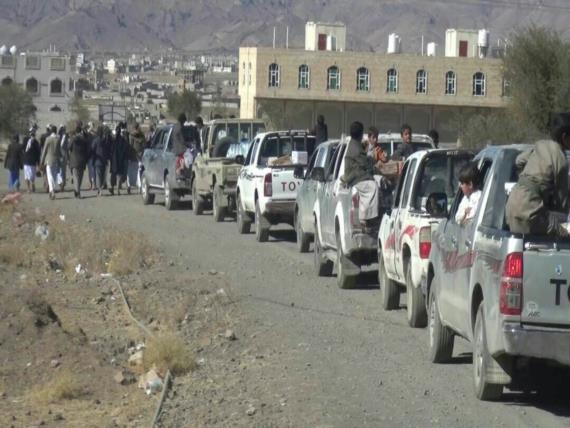 قافلتان غذائيتان من قبائل سنحان ونساء بني مطر دعما للجيش واللجان