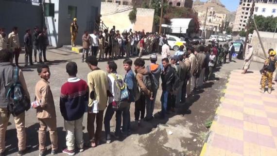 وقفة طلابية أمام مبنى الأمم المتحدة بالعاصمة للمطالبة بإيقاف العدوان