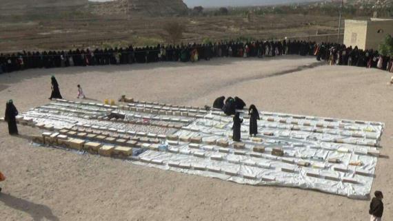 وقفة احتجاجية وقافلة غذائية من نساء بني حشيش دعما لأبطال الجيش واللجان الشعبية