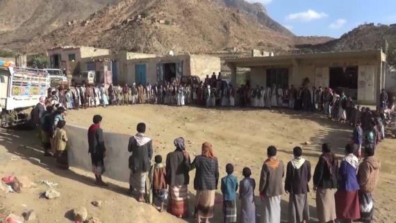 وقفة مسلحة لأبناء منطقتي بني خولي ومدينة جاوي بصعدة