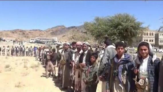 وقفة قبلية لأبناء ومشايخ مديرية الزاهر بالبيضاء