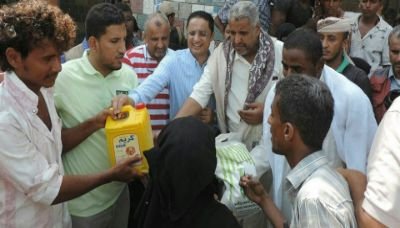 تدشين توزيع ألف و600 سلة غذائية بالحديدة