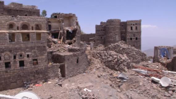 تحالف العدوان يرتكب جريمة بحق الانسان والتاريخ في حصن مسار بمناخه (صور)