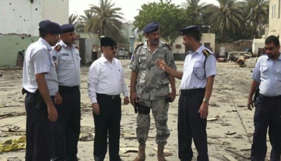 وزير النقل يطلع على سير العمل بمنزلق ميناء الحديدة ومصلحة خفر السواحل
