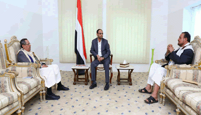 الرئيس المشاط يناقش مع وزير الإدارة المحلية مستوى أداء السلطات المحلية