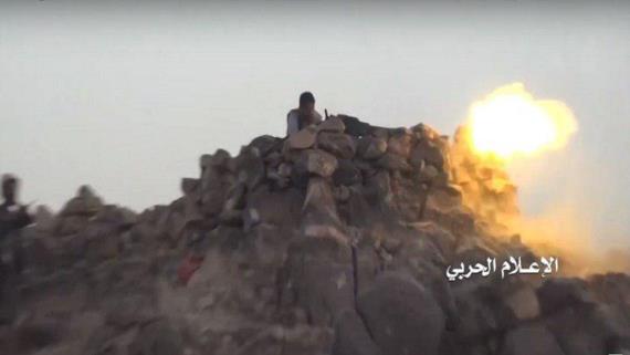 الإعلام الحربي يبث مشاهد لسيطرة المجاهدين على جبل قعشان بالجوف