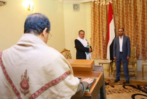 محافظ تعز وأعضاء بمجلس الشورى يؤدون اليمين الدستورية أمام الرئيس المشاط