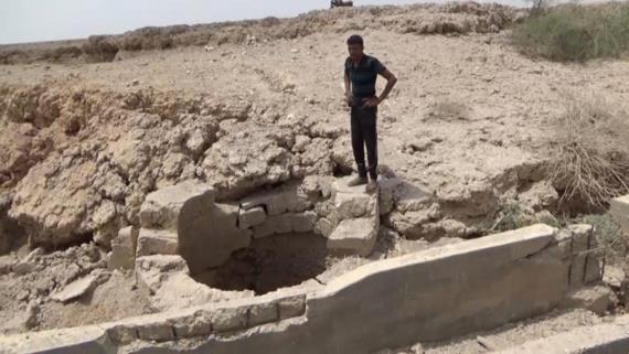طيران العدوان يدمر خزانا للمياه في جزيرة كمران بالحديدة