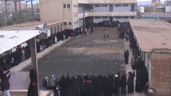وقفة وقافلة غذائية من الهيئة النسائية بمديرية سنحان بصنعاء