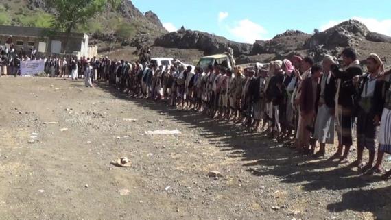 وقفة شعبية لأبناء مديرية القفر بإب
