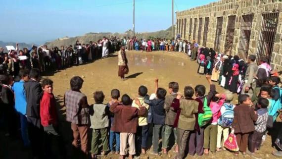 وقفة طلابية في مديرية الجبين بريمة تندد بجرائم العدوان