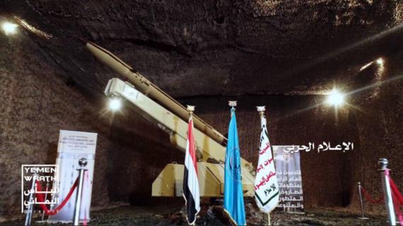 القوة الصاروخية تطلق صاروخاً باليستياً على تجمعات الغزاة