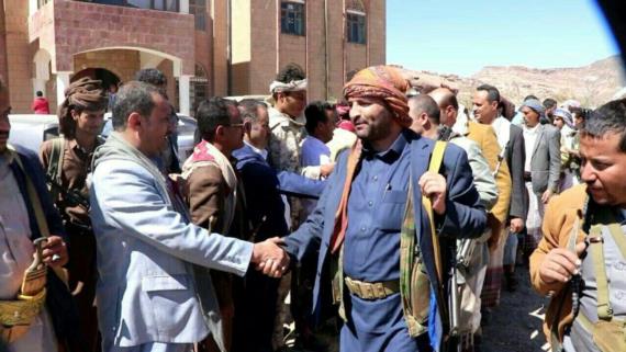 محافظا الضالع وذمار يتفقدان أحوال الجيش واللجان في دمت وجبن بالضالع (صور)