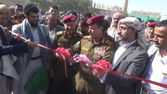 وزير الدفاع ومحافظ صنعاء يفتتحان معرض صور الشهداء بسنحان